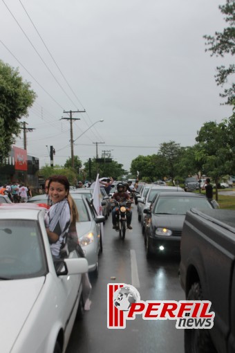 Festa corinthiana congestiona Avenida Filinto Muller