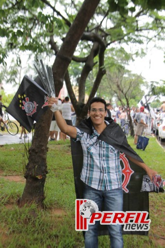 Festa corinthiana congestiona Avenida Filinto Muller