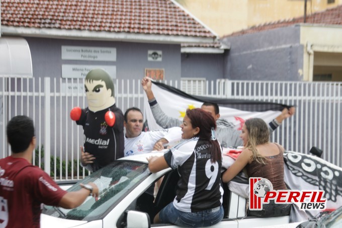 Festa corinthiana congestiona Avenida Filinto Muller