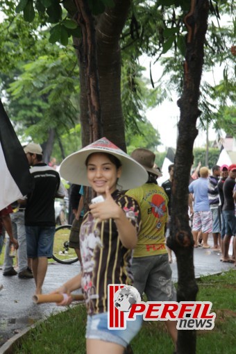 Festa corinthiana congestiona Avenida Filinto Muller