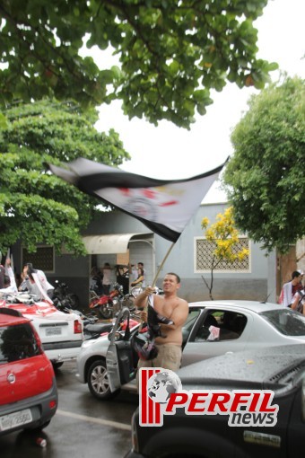 Festa corinthiana congestiona Avenida Filinto Muller