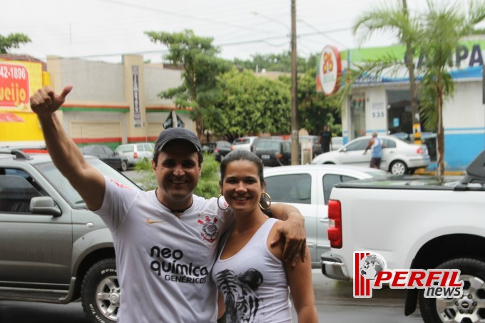 Festa corinthiana congestiona Avenida Filinto Muller