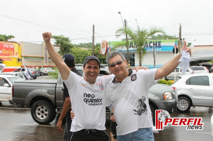 Festa corinthiana congestiona Avenida Filinto Muller