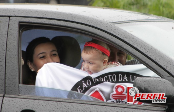 Festa corinthiana congestiona Avenida Filinto Muller