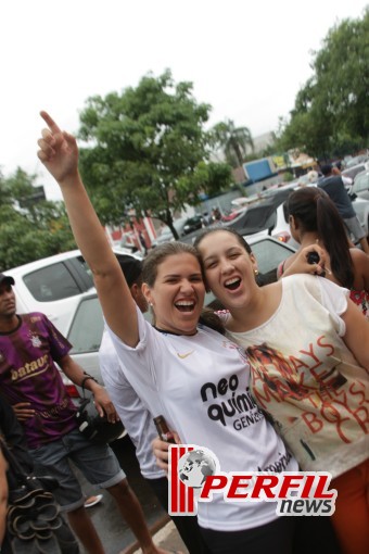 Festa corinthiana congestiona Avenida Filinto Muller