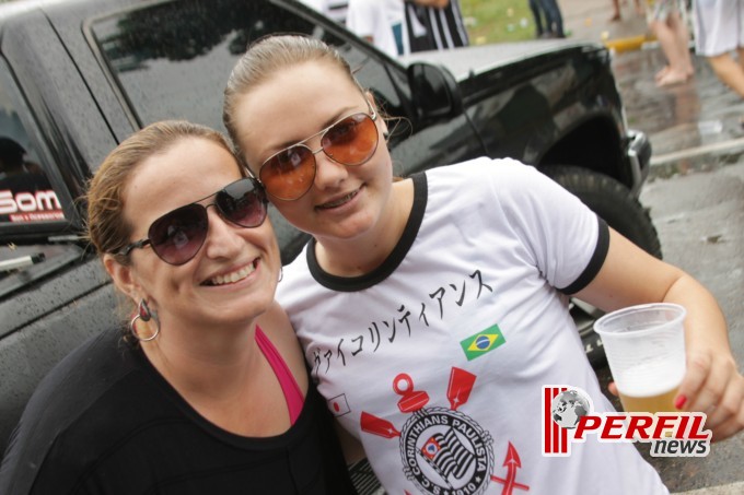 Festa corinthiana congestiona Avenida Filinto Muller