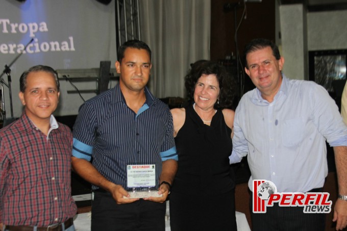 Comando do 2º BPM homenageia militares em noite de confraternização