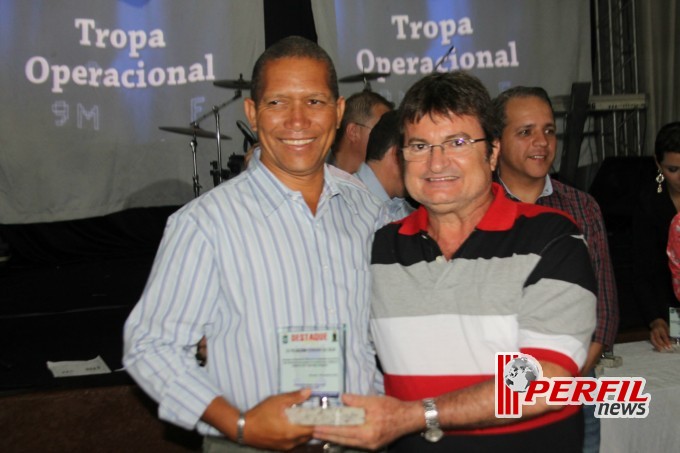 Comando do 2º BPM homenageia militares em noite de confraternização