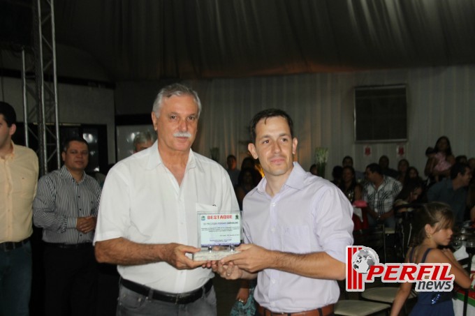 Comando do 2º BPM homenageia militares em noite de confraternização