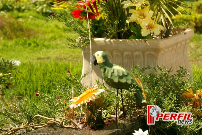 Túmulos do Cemitério Municipal também tem decoração natalina