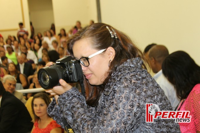 Lágrimas e emoção marcam posse de Marcia Moura e dos 17 vereadores