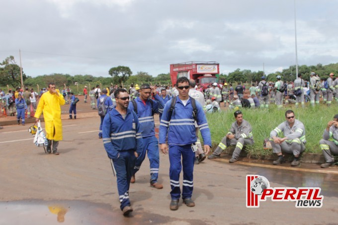 Insatisfeitos operários da UFN3 param obra da Petrobras em Três Lagoas