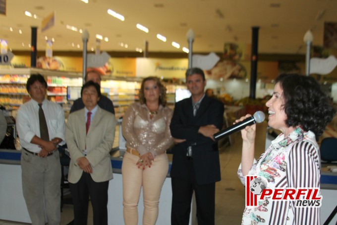 Com show e dois bois no rolete Nova Estrela inaugura 4ª loja em Andradina