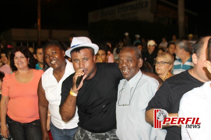 Desfile das Escolas de Samba atrai multidão à Avenida em Três Lagoas