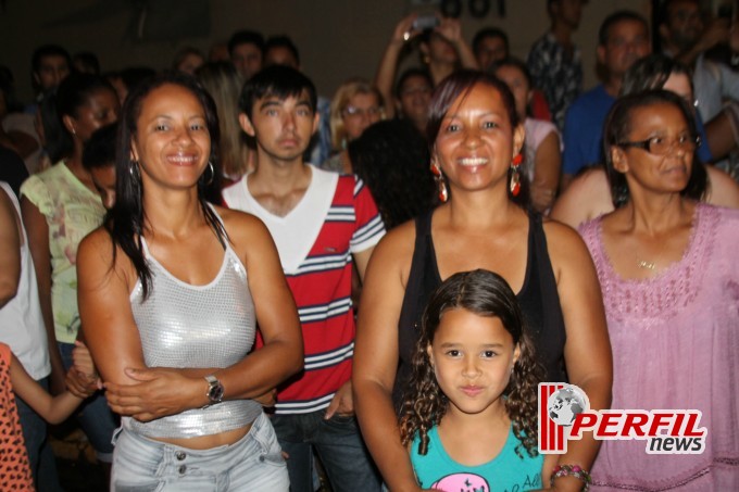 Desfile das Escolas de Samba atrai multidão à Avenida em Três Lagoas