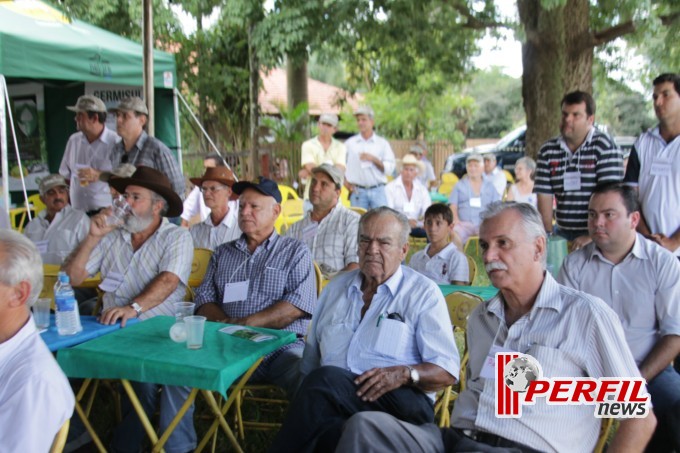 Dia de Campo em Inocência atrai mais de 150 produtores rurais