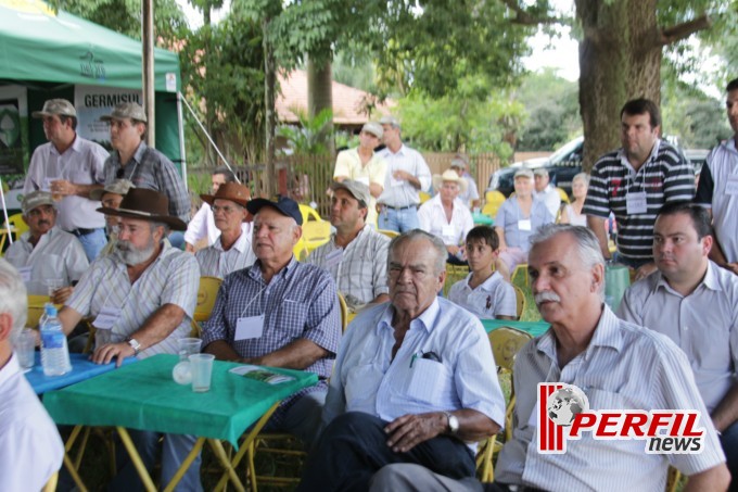 Dia de Campo em Inocência atrai mais de 150 produtores rurais