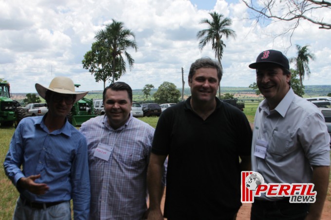 Dia de Campo em Inocência atrai mais de 150 produtores rurais