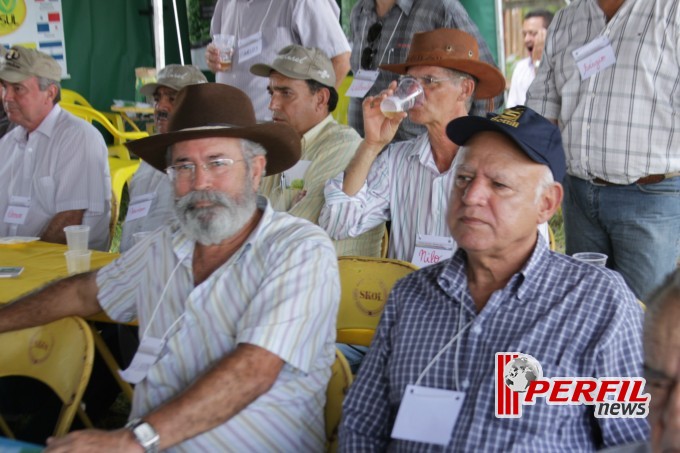 Dia de Campo em Inocência atrai mais de 150 produtores rurais