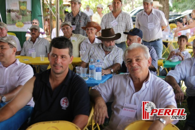 Dia de Campo em Inocência atrai mais de 150 produtores rurais