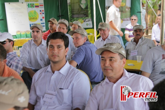 Dia de Campo em Inocência atrai mais de 150 produtores rurais