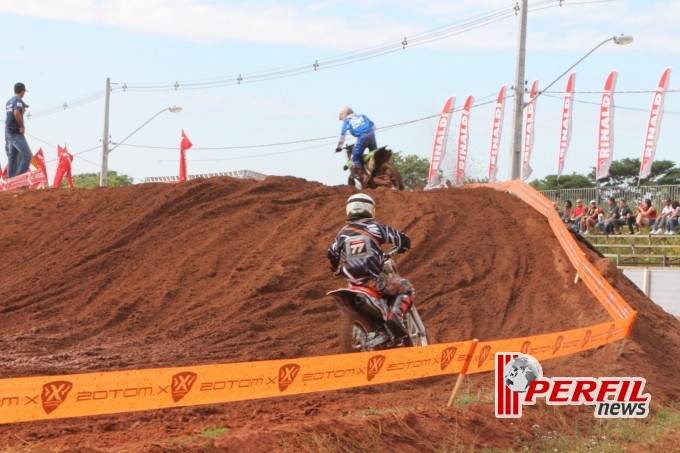 Pilotos da MX2 fazem reconhecimento de pista