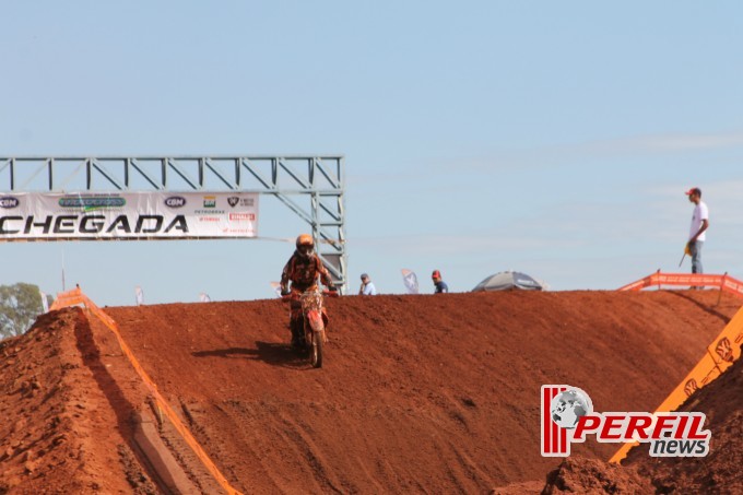 Pilotos da MX2 fazem reconhecimento de pista