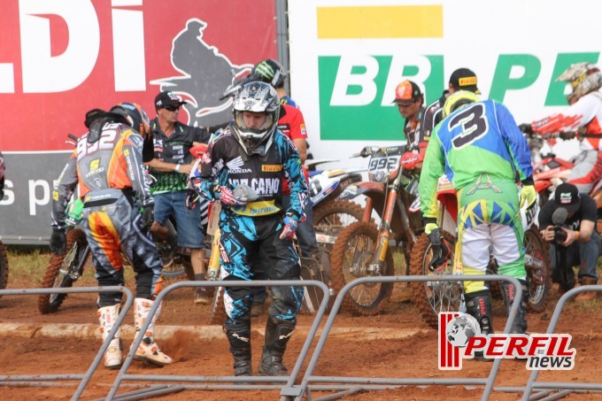 Adam Chatfield saiu na frente e faturou a 1ª Bateria da MX1
