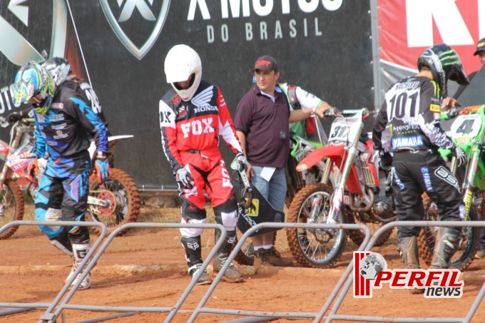 Adam Chatfield saiu na frente e faturou a 1ª Bateria da MX1