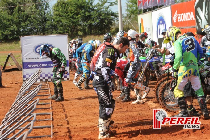 Adam Chatfield saiu na frente e faturou a 1ª Bateria da MX1