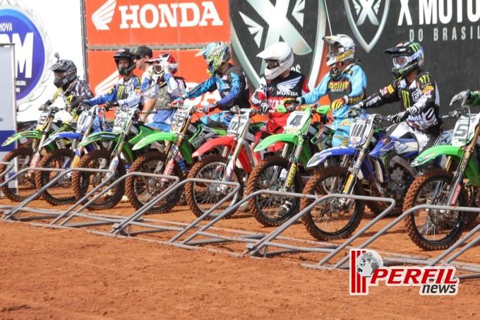 Adam Chatfield saiu na frente e faturou a 1ª Bateria da MX1