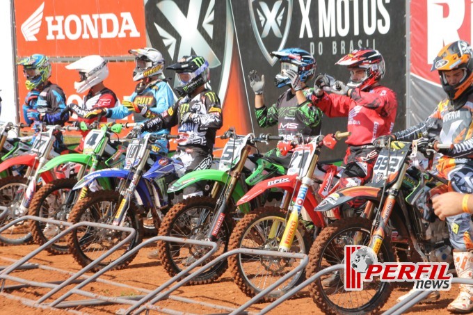 Adam Chatfield saiu na frente e faturou a 1ª Bateria da MX1