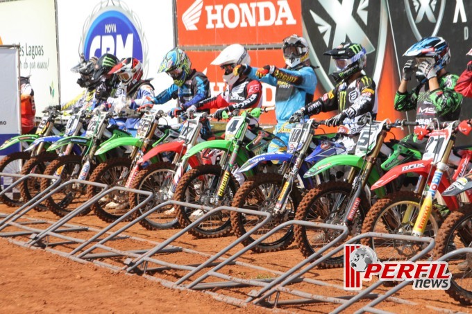 Adam Chatfield saiu na frente e faturou a 1ª Bateria da MX1