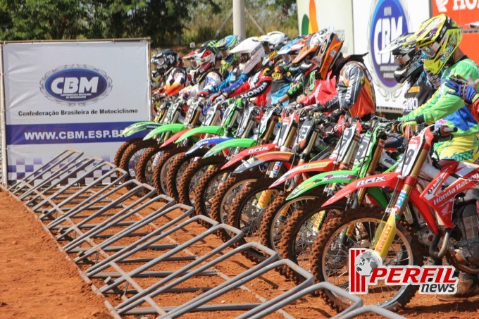 Adam Chatfield saiu na frente e faturou a 1ª Bateria da MX1