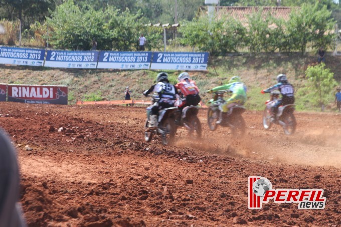 Adam Chatfield saiu na frente e faturou a 1ª Bateria da MX1