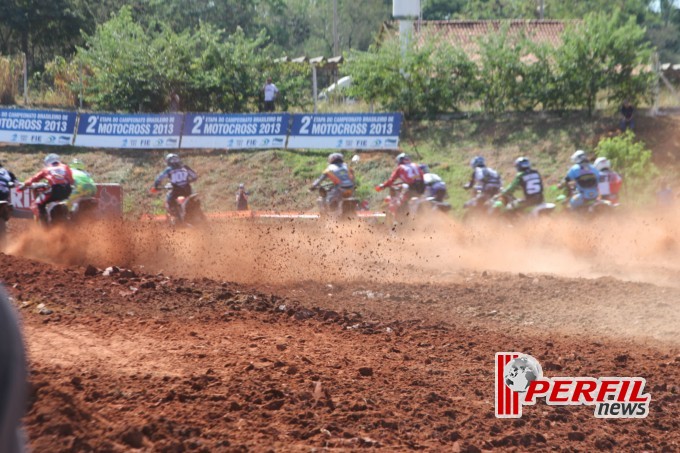 Adam Chatfield saiu na frente e faturou a 1ª Bateria da MX1
