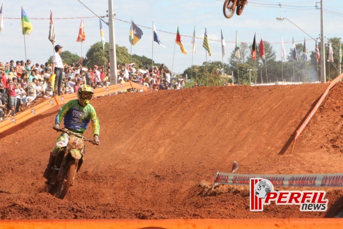 Adam Chatfield saiu na frente e faturou a 1ª Bateria da MX1