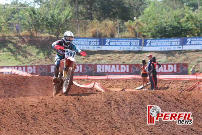 Adam Chatfield saiu na frente e faturou a 1ª Bateria da MX1