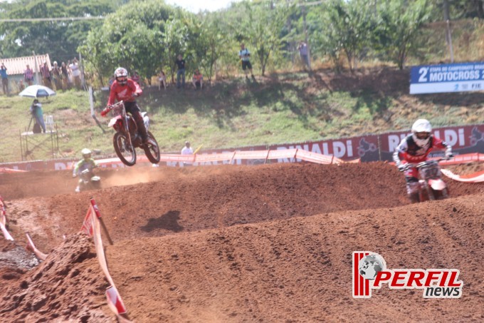 Adam Chatfield saiu na frente e faturou a 1ª Bateria da MX1