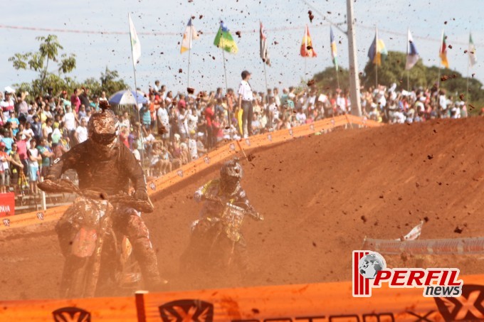 Adam Chatfield saiu na frente e faturou a 1ª Bateria da MX1