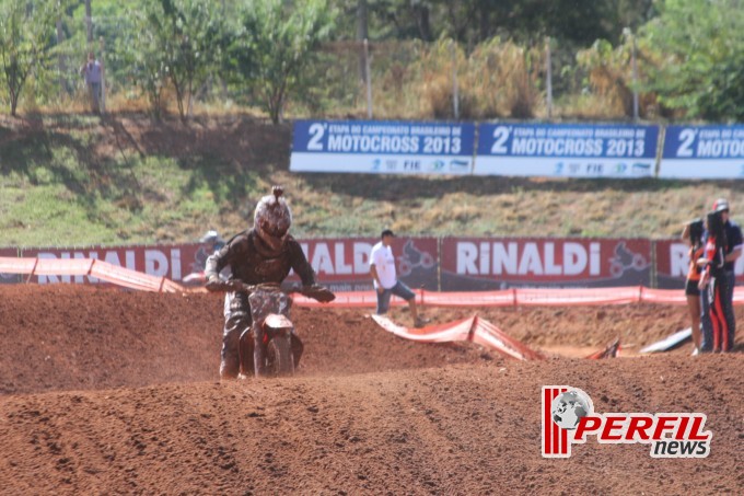 Adam Chatfield saiu na frente e faturou a 1ª Bateria da MX1