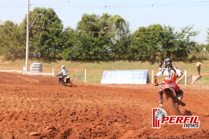 Adam Chatfield saiu na frente e faturou a 1ª Bateria da MX1