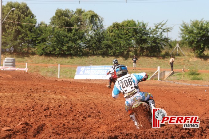 Adam Chatfield saiu na frente e faturou a 1ª Bateria da MX1