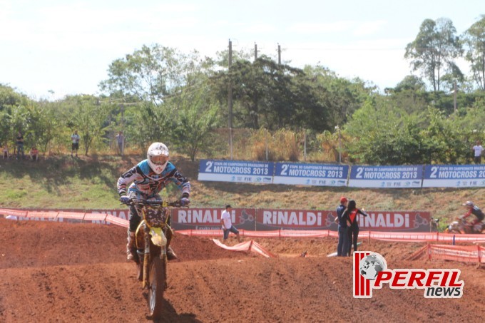 Adam Chatfield saiu na frente e faturou a 1ª Bateria da MX1