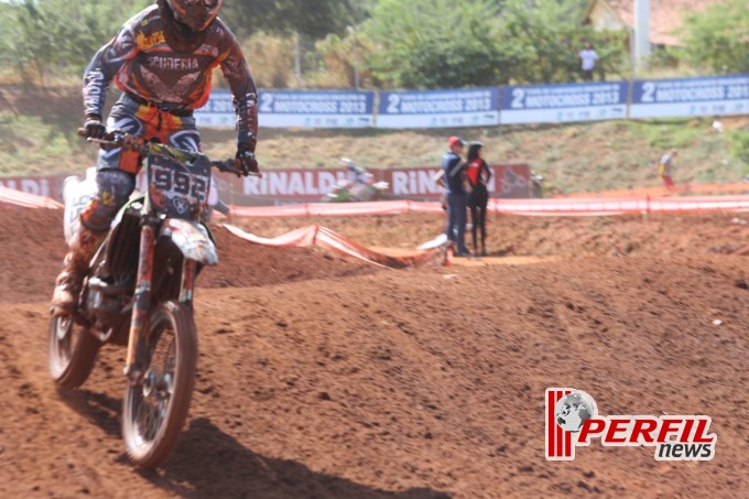 Adam Chatfield saiu na frente e faturou a 1ª Bateria da MX1