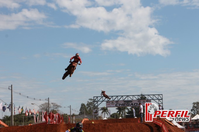 Adam Chatfield saiu na frente e faturou a 1ª Bateria da MX1
