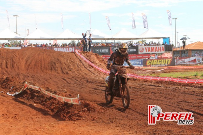 Adam Chatfield saiu na frente e faturou a 1ª Bateria da MX1