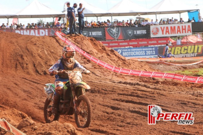 Adam Chatfield saiu na frente e faturou a 1ª Bateria da MX1
