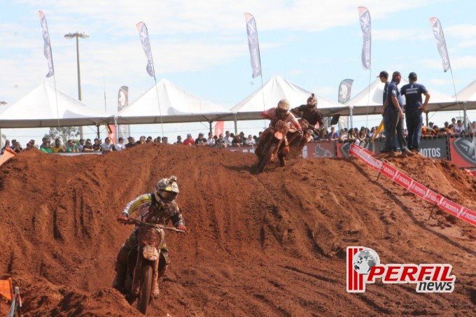 Adam Chatfield saiu na frente e faturou a 1ª Bateria da MX1