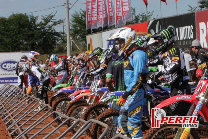 Thales Vilardi leva a melhor na 1ª bateria da MX2